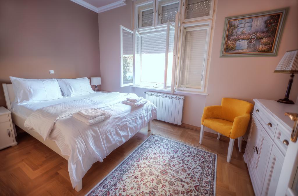 Crown Apartment - Your Royal Stay Belgrado Exterior foto